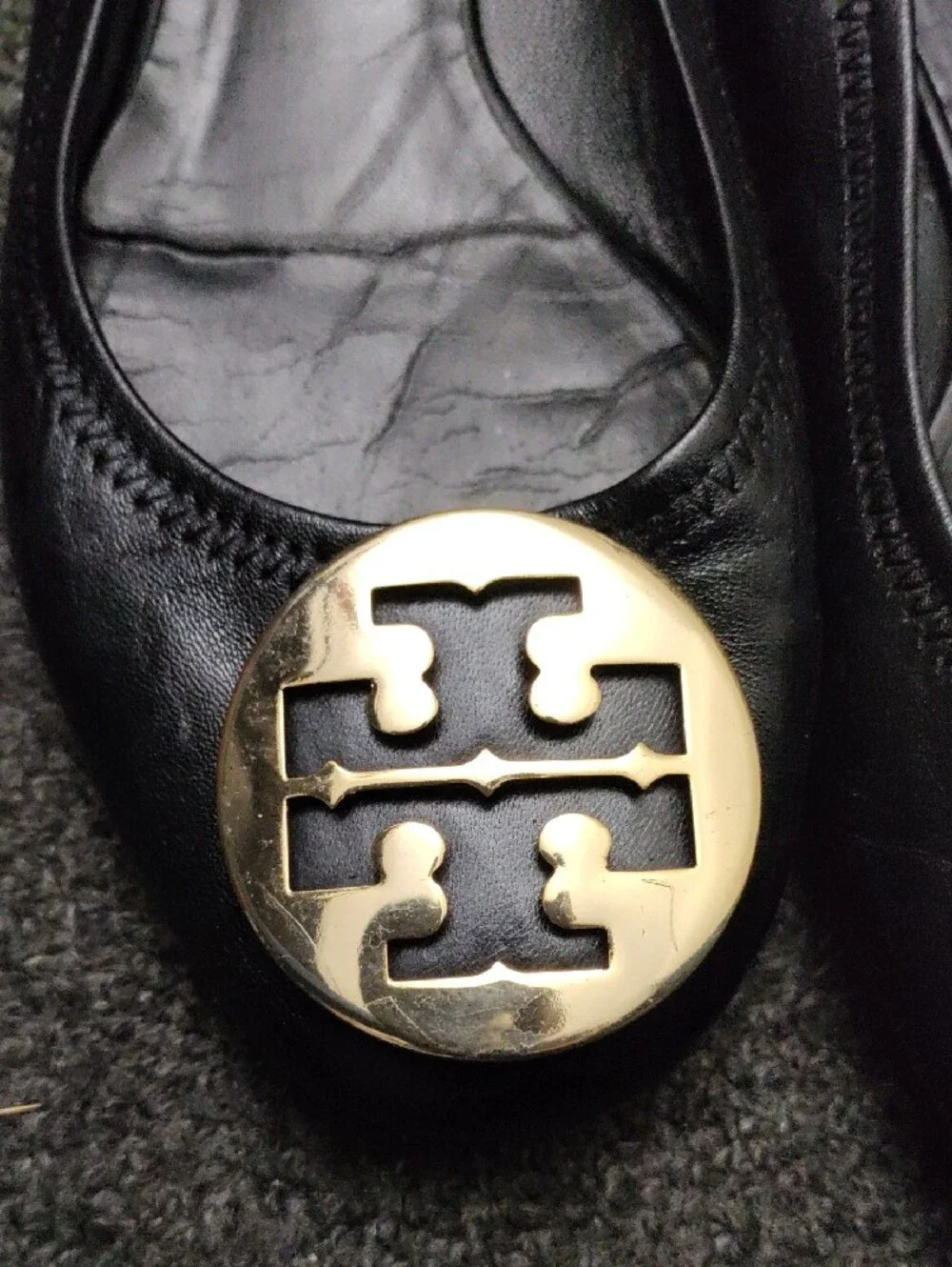 Tory Burch Logo Ballet Flats in Black Leather and Light Gray Textile